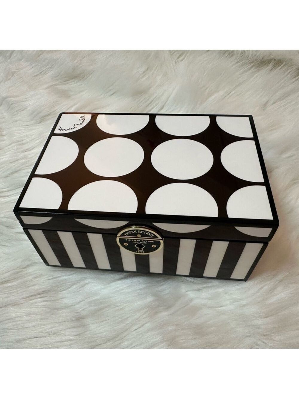 HENRI BENDEL BROWN AND WHITE STRIPES AND SPOTS “HOT FOR DOTS” LAQUER JEWELY BOX - Picture 3 of 14
